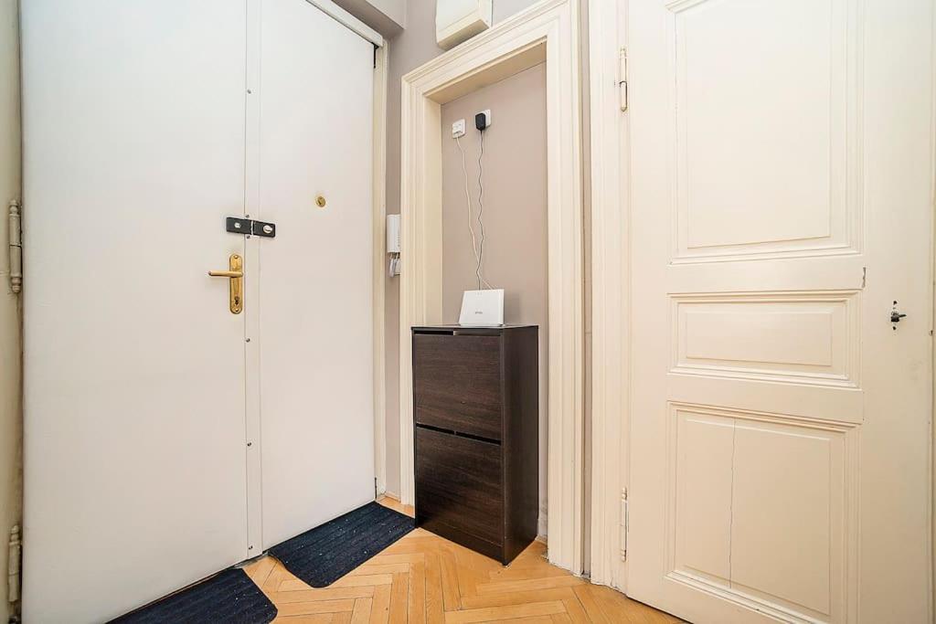 Cozy And Sunny Apartment In Uptown Prag Exteriör bild
